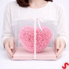 Şeffaf PVC Kutulu Pembe Yapay Güllü Kalp – 25 cm