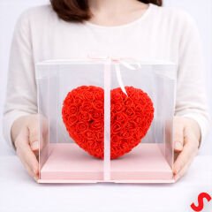Şeffaf PVC Kutulu Kırmızı Yapay Güllü Kalp – 25 cm