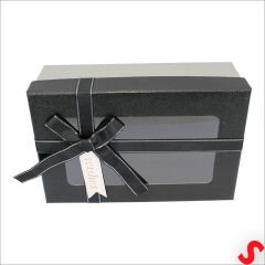 Pencereli ve Fiyonklu Dikdörtgen Hediye Kutusu 18,5 cm – Siyah