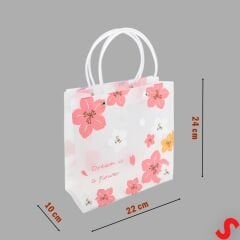 Mat Şeffaf PVC Çiçek Desenli Hediye Çantası 24×22×10 cm – Pembe