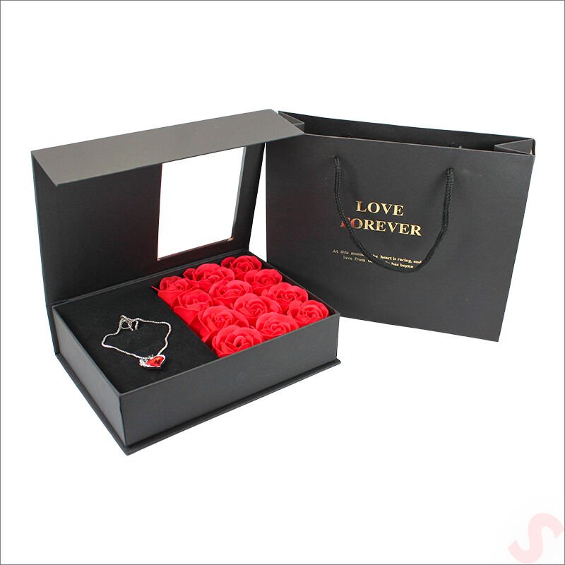 12 Adet Yapay Gül ve Kalp Kolyeli, Çantalı Kutu Seti, Siyah